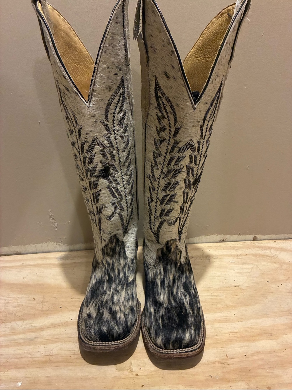 Women's Two-Tone Black & White Cowhide Western boots